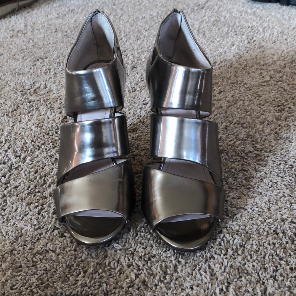 Vince Camuto gold heel
